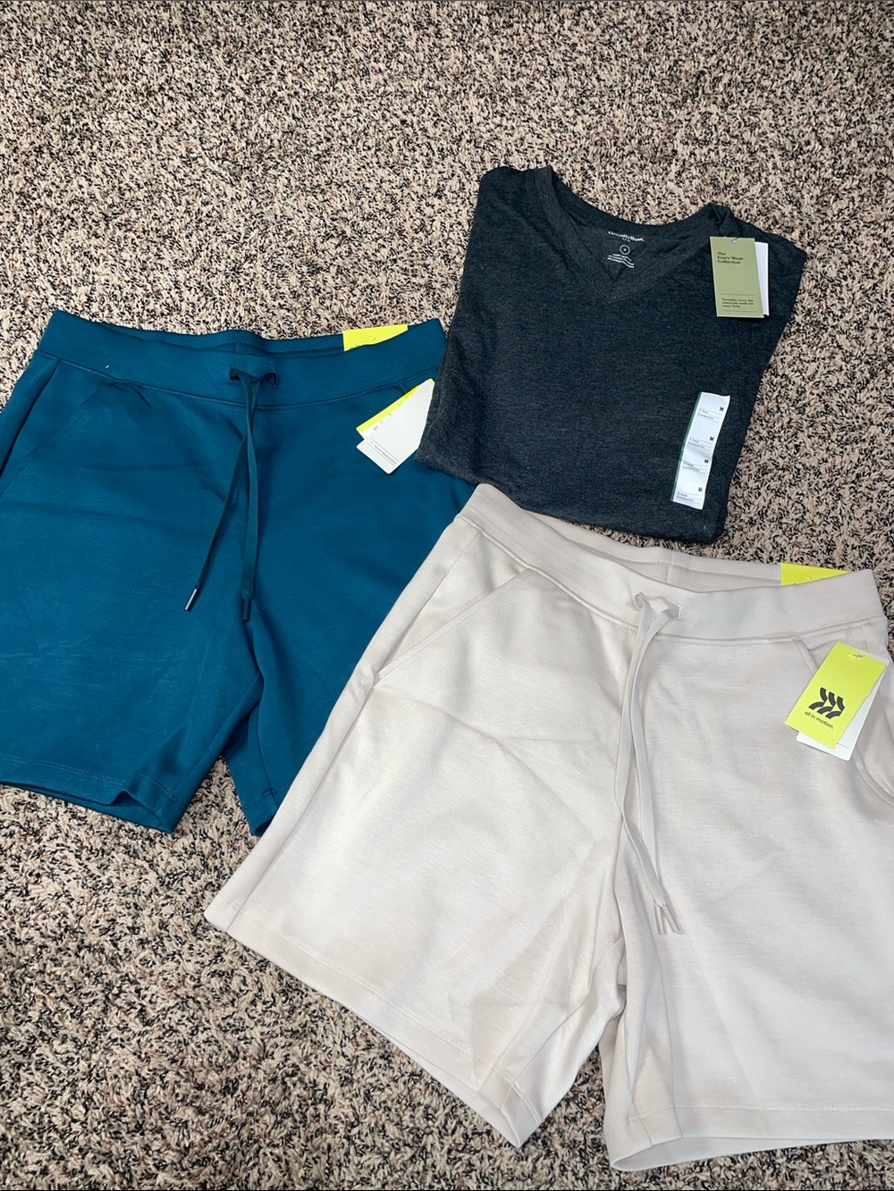 Men’s Active Casual Bundle Shorts and Tee Size S/M NWT